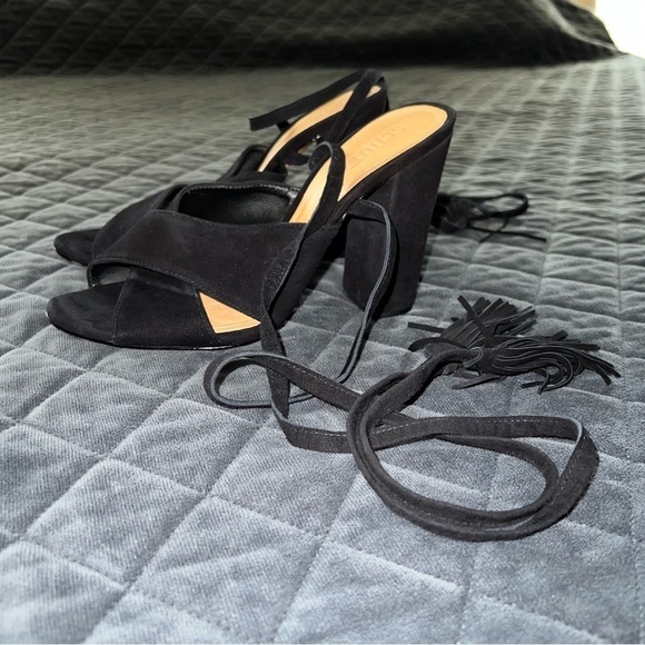 Schutz heels Women 8.5 Shoes Revolve Black Suede Tassel Block Open Toe Strappy - Picture 10 of 14